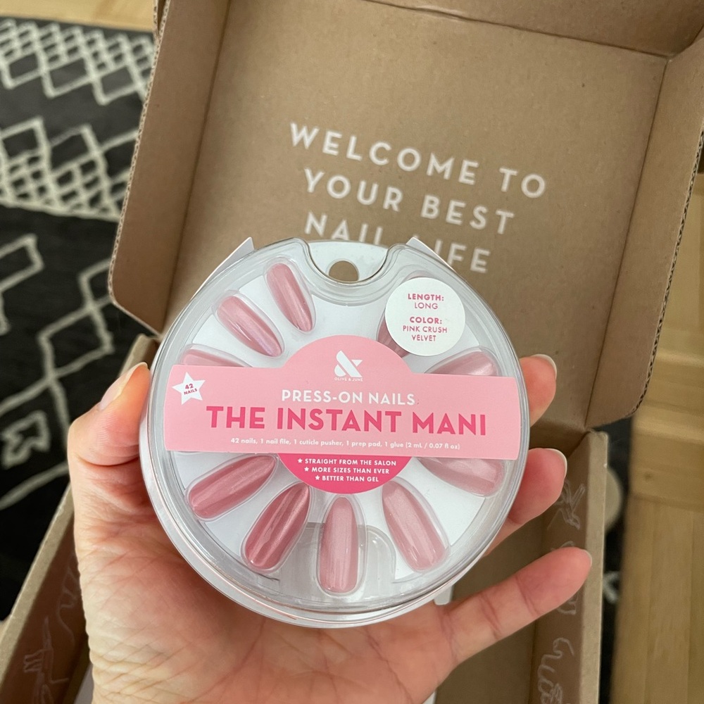 Olive & June Press On Mani Kit